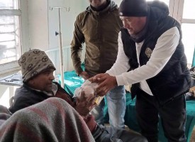 दिपायल सिलगढी नगरपालिका वडा नम्वर २ का अध्यक्ष राजेन्द्र खड्काले आफ्नो जन्म दिनको अवसरमा विरामीहरुलाई फलफुल वितरण गरेका छन ।

उनले जिल्ला अस्पताल डोटी र सुजङ्ग अस्पताल