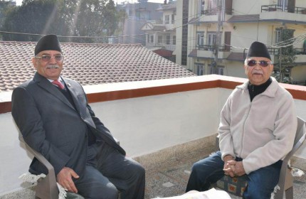 प्रधानमन्त्री पुष्पकमल दाहाल ’प्रचण्ड’ एमाले अध्यक्ष केपी शर्मा ओलीलाई भेट्न बालकोट जाँदैछन् ।

आइतबारदेखि अस्वस्थ रहेका ओलीलाई भेट्न प्रचण्ड उनकै निवास जान लागेका हुन्।