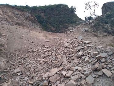 विगत ६ महिना देखी वडा कार्यालय जोड्ने सडक अबरुद्ध,स्थानीय सास्तीमा