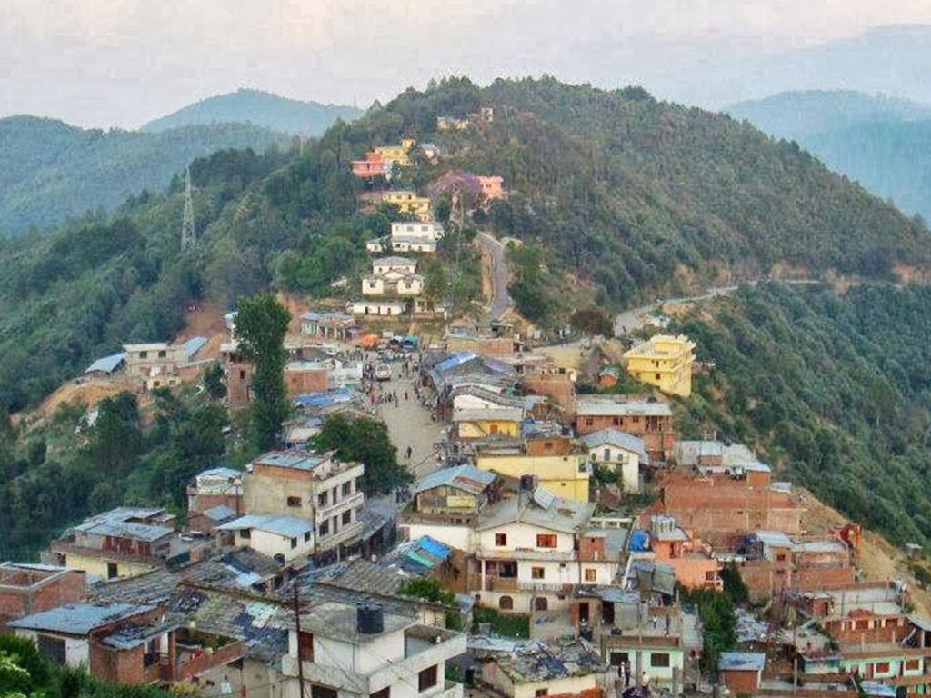 टुडिखेल सडक खण्ड मापदण्ड अनुसार नभएको भन्दै स्थानीयको बिरोध