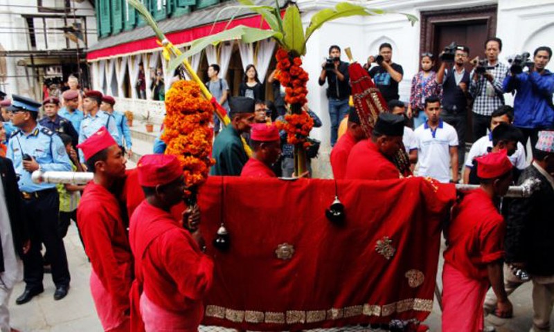 आज शुभसाइतको प्रतीक फूलपाती भित्र्याइँदै