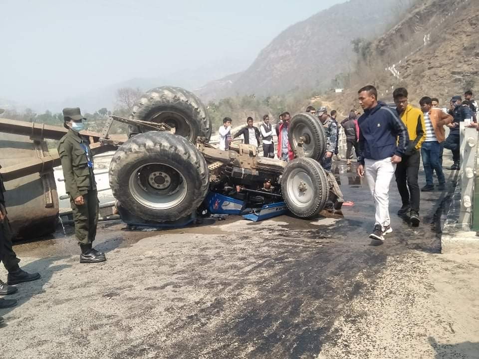 डोटीमा  ट्याक्टर दुर्घटना हुँदा दुई जना घाइते